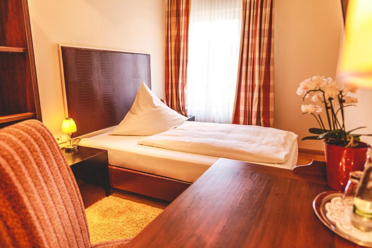 Hotel Loewen Eggenstein-Leopoldshafen Extérieur photo